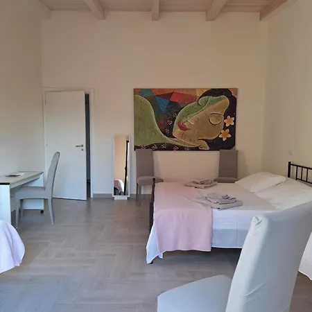 Rooms Home Bed & Breakfast 3*